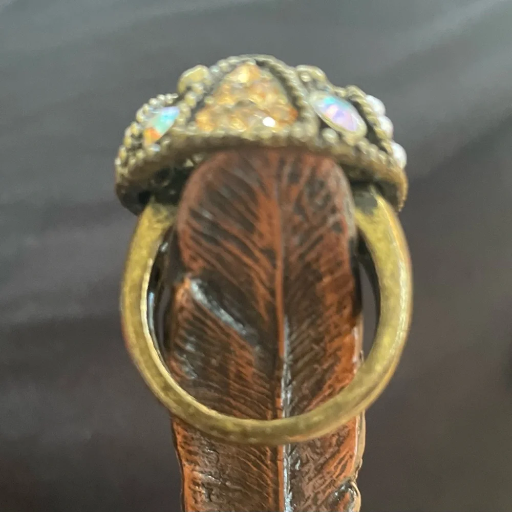 🌟SALE🌟Vintage Avon’s Mark Faux Opal Romantic Statement Ring! Size approx 7.5-8. - Picture 8 of 11